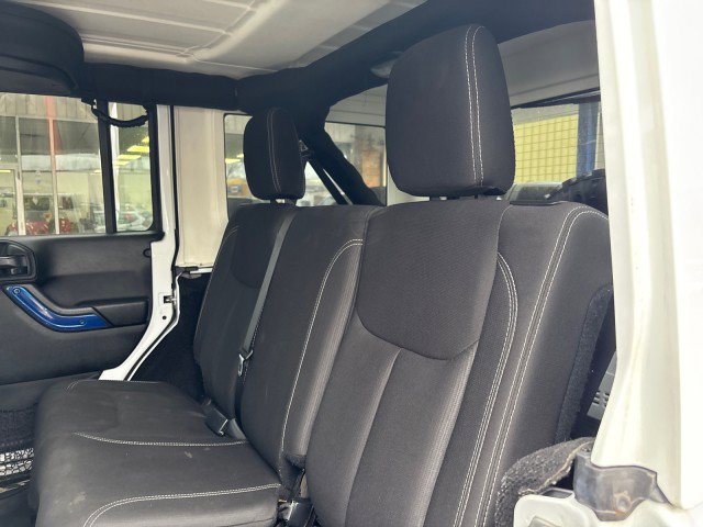 Used 2018 Jeep Wrangler Unlimited Sahara w/ Connectivity Group image 11