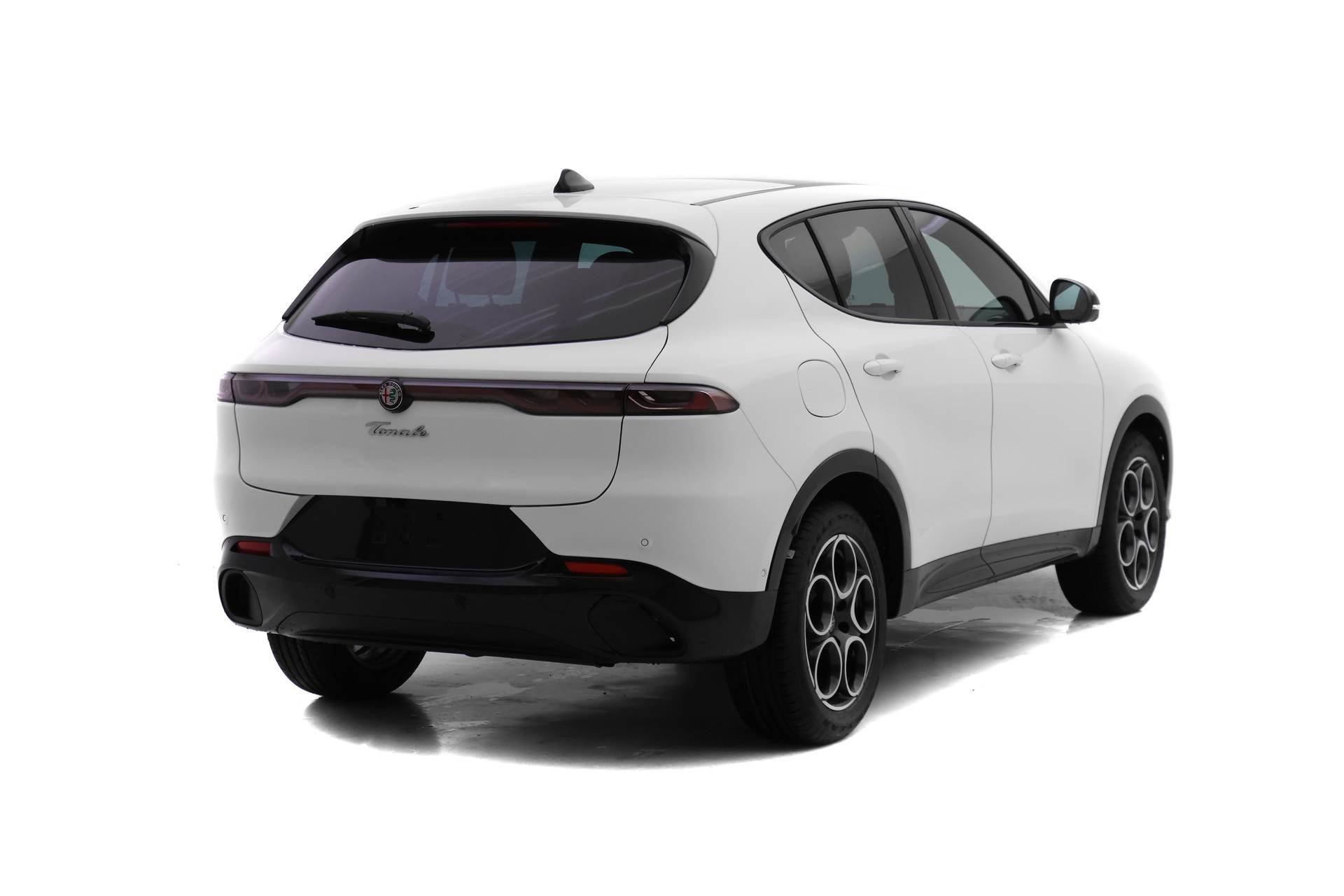 New 2025 Alfa Romeo Tonale w/ Premium Package image 4