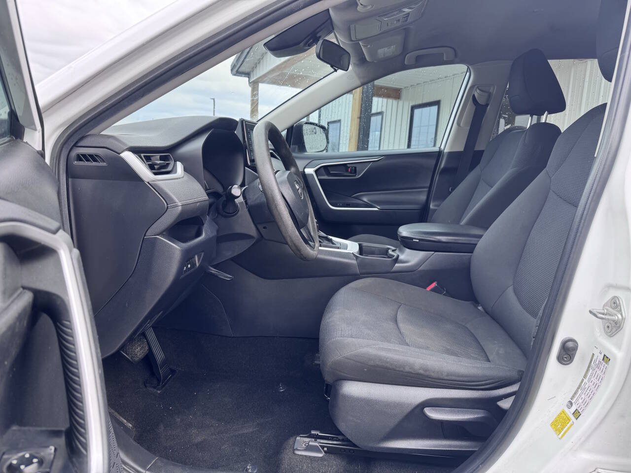 Used 2020 Toyota RAV4 LE FWD image 15