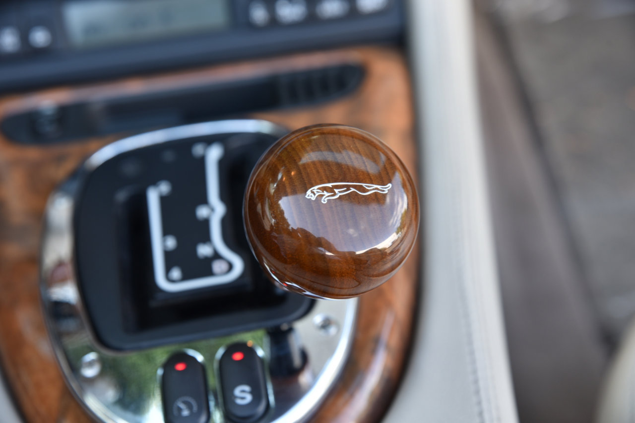 Used 2001 Jaguar XK8 Convertible image 22