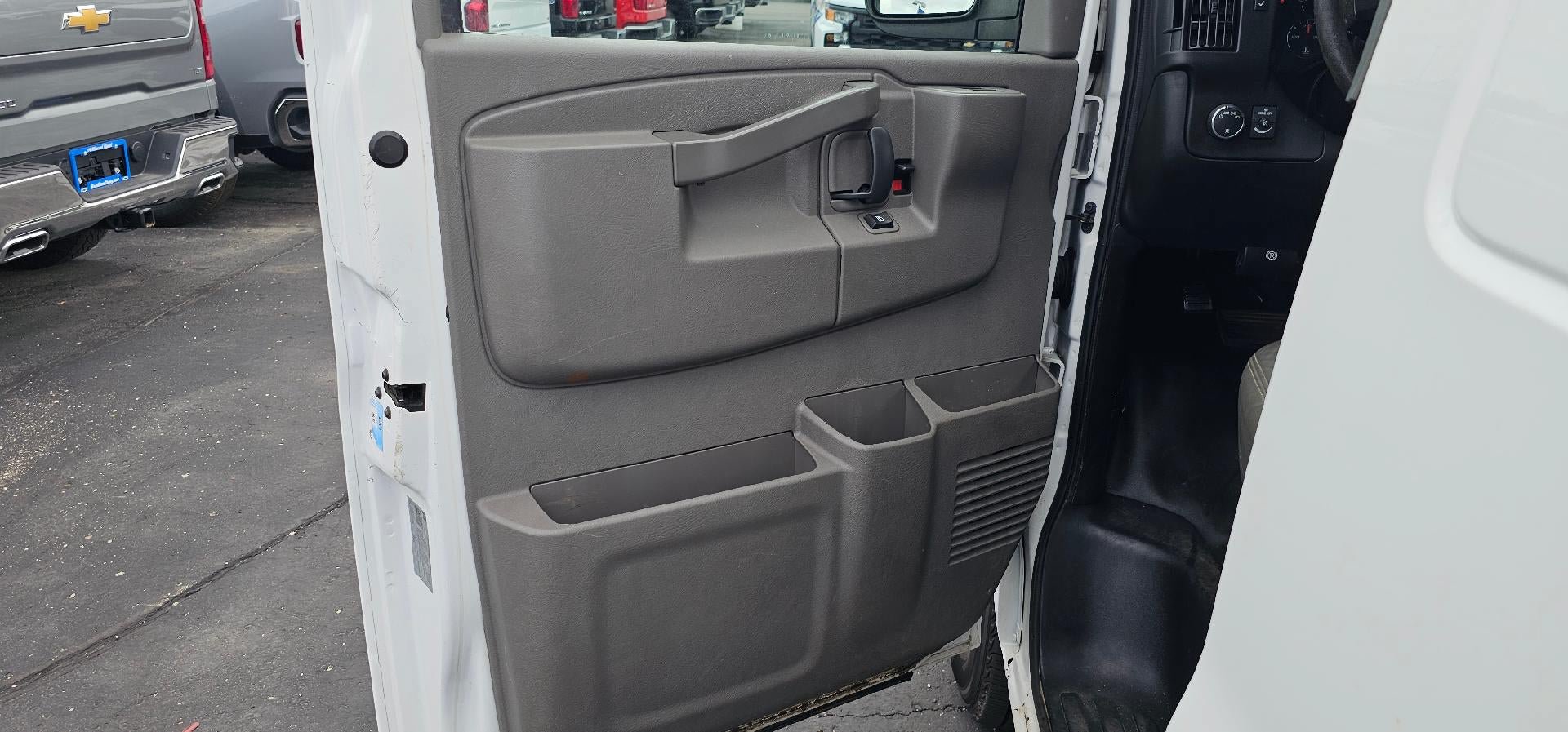 Used 2018 Chevrolet Express 2500 Extended RWD image 10