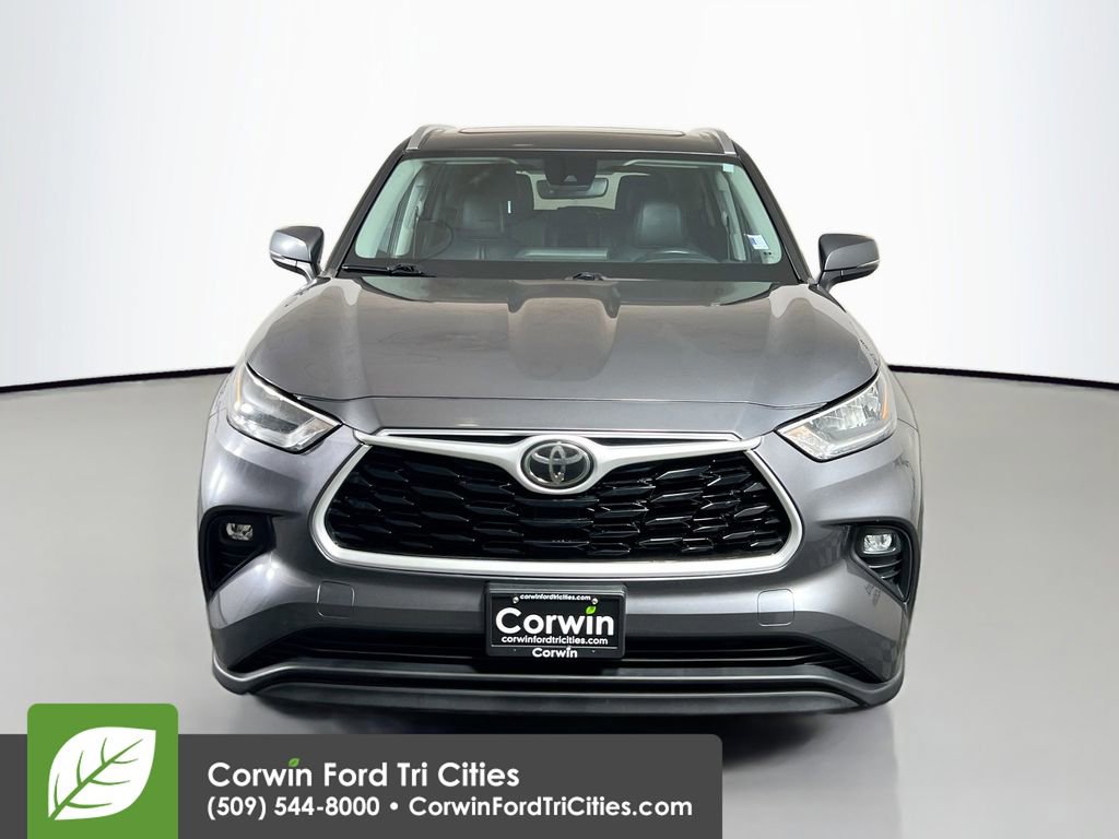Used 2020 Toyota Highlander XLE AWD/4WD image 4