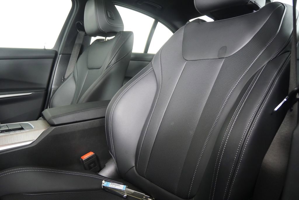 Used 2025 BMW 330i xDrive Sedan image 9