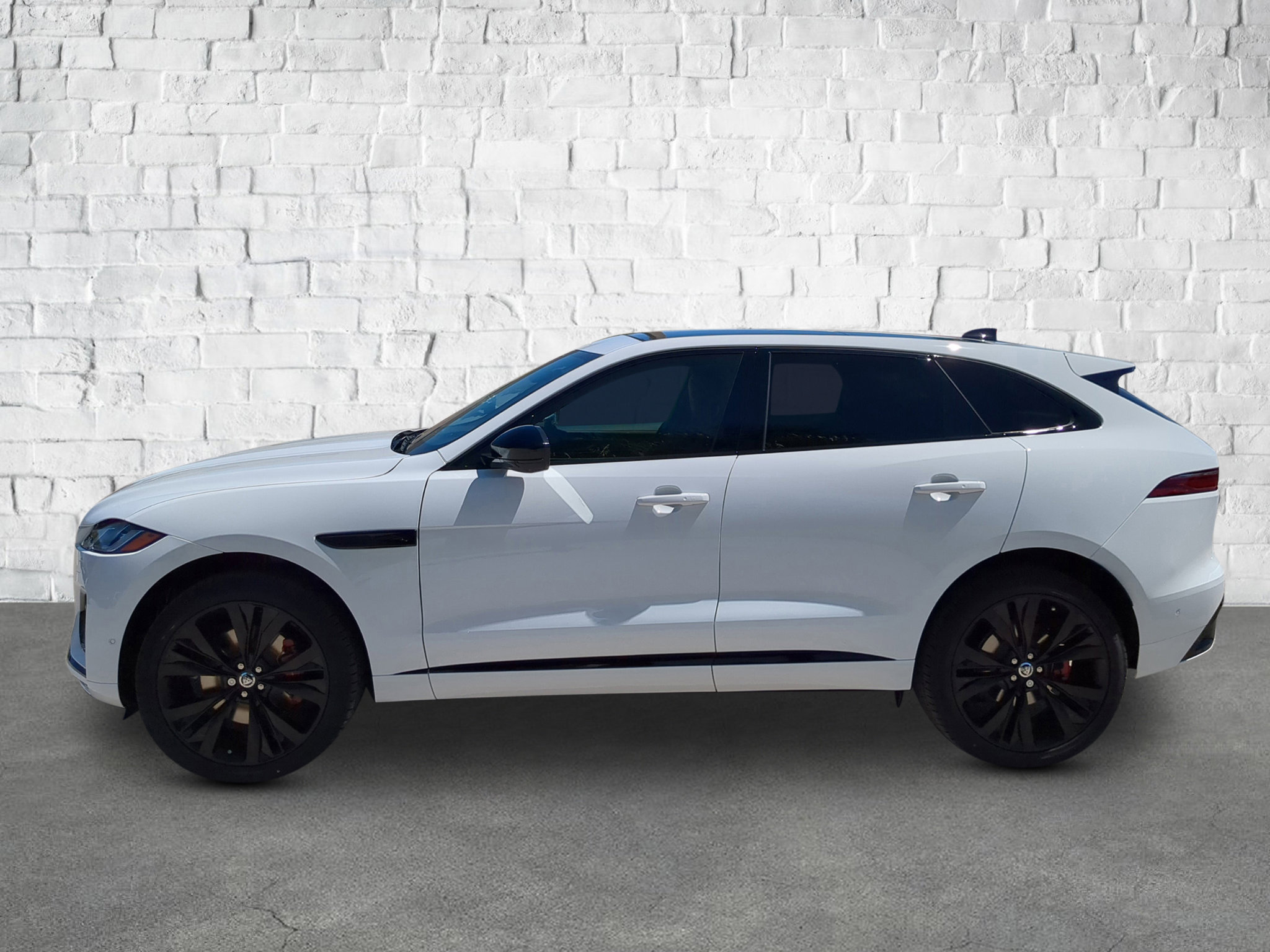 New 2026 Jaguar F-PACE R-Dynamic S image 3