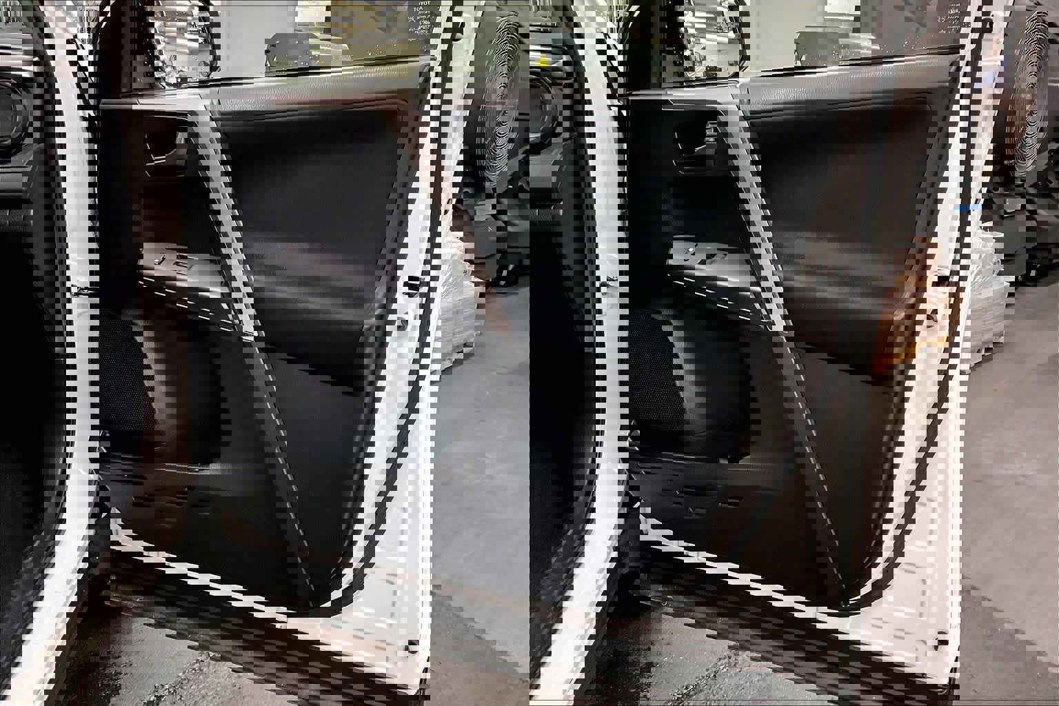 Used 2018 Toyota RAV4 LE w/ Carpet Mat Package image 22