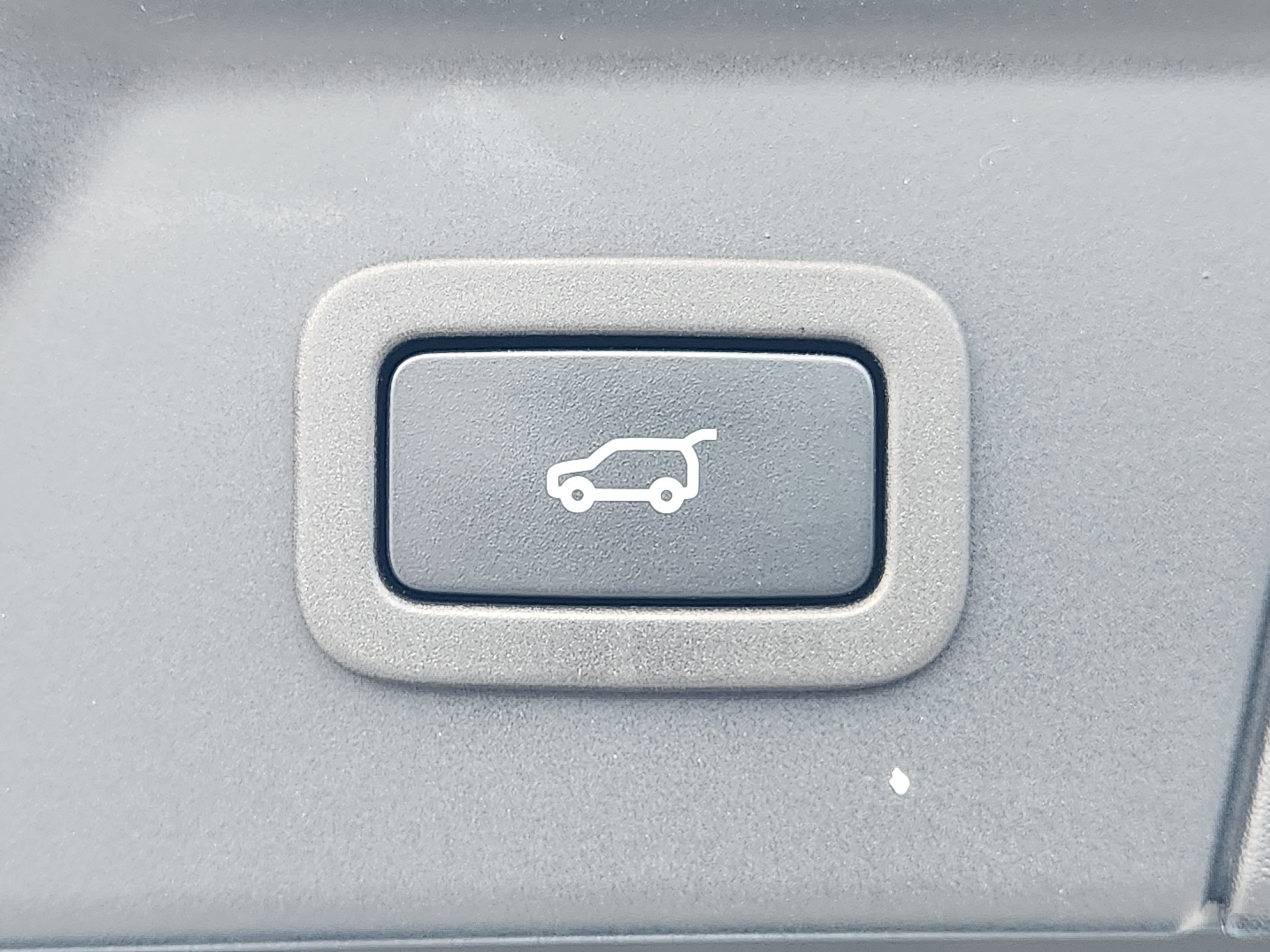 Certified 2022 Land Rover Range Rover Velar R-Dynamic S image 34