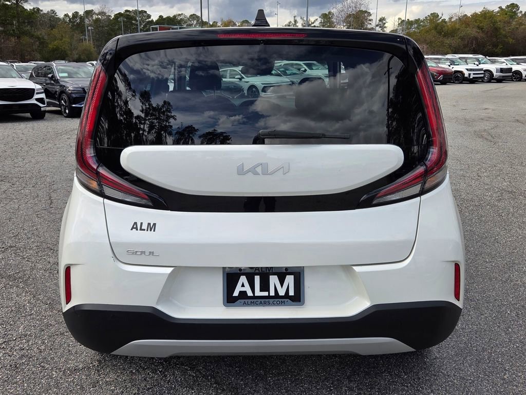 Used 2025 Kia Soul LX image 11
