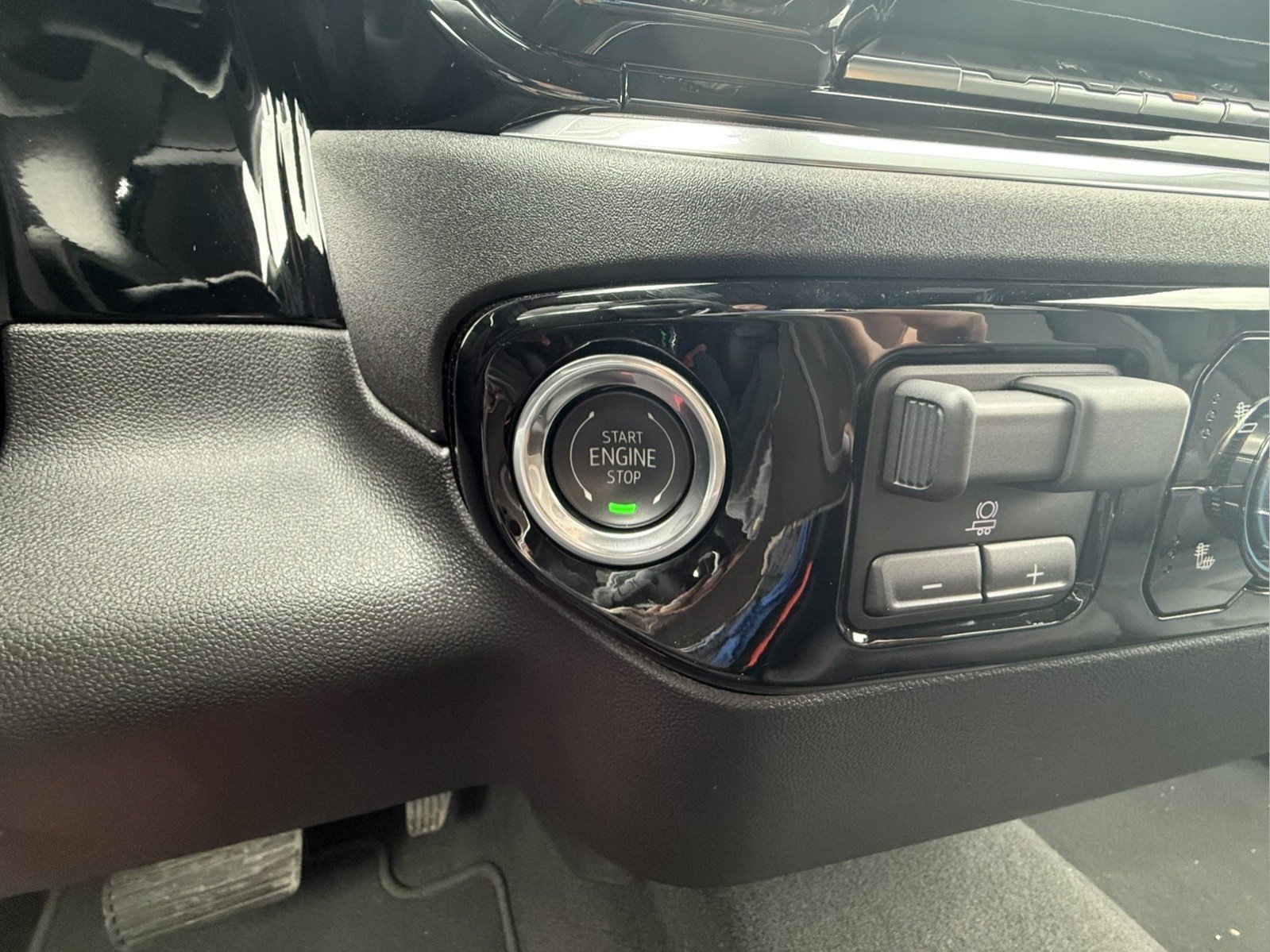 Used 2026 GMC Sierra 1500 SLT AWD/4WD image 19
