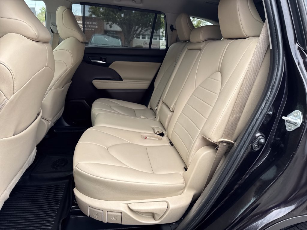 Used 2020 Toyota Highlander XLE AWD/4WD image 10