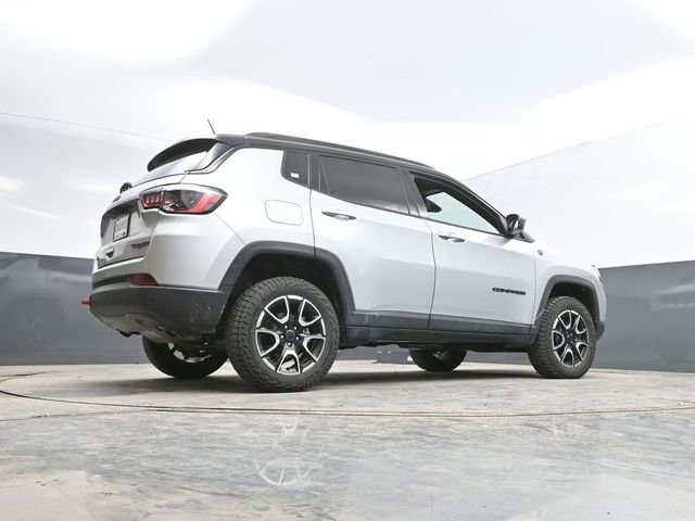 Used 2025 Jeep Compass Trailhawk AWD/4WD image 49