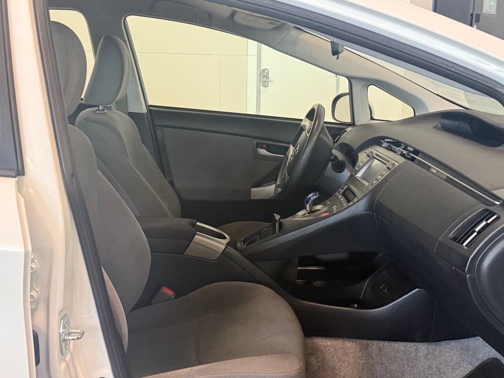 Used 2014 Toyota Prius Two FWD image 6