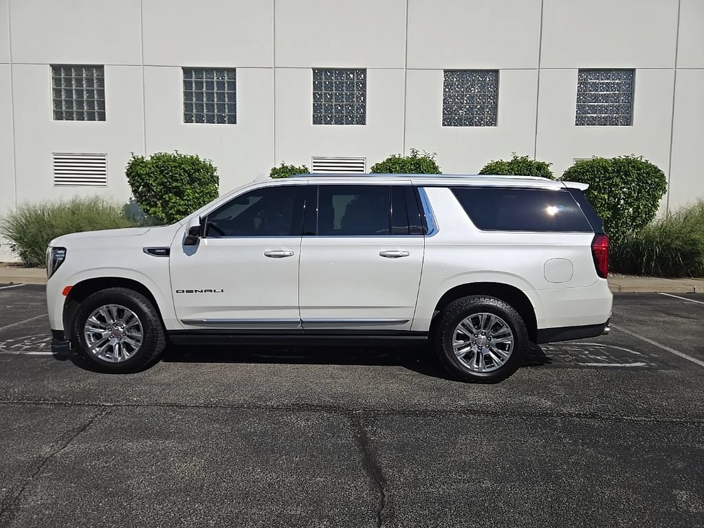 Used 2023 GMC Yukon XL Denali AWD/4WD image 5