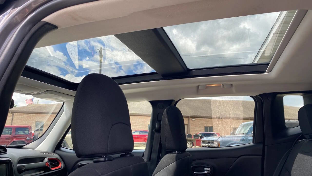 Used 2018 Jeep Renegade Trailhawk w/ Cold Weather Group II image 26