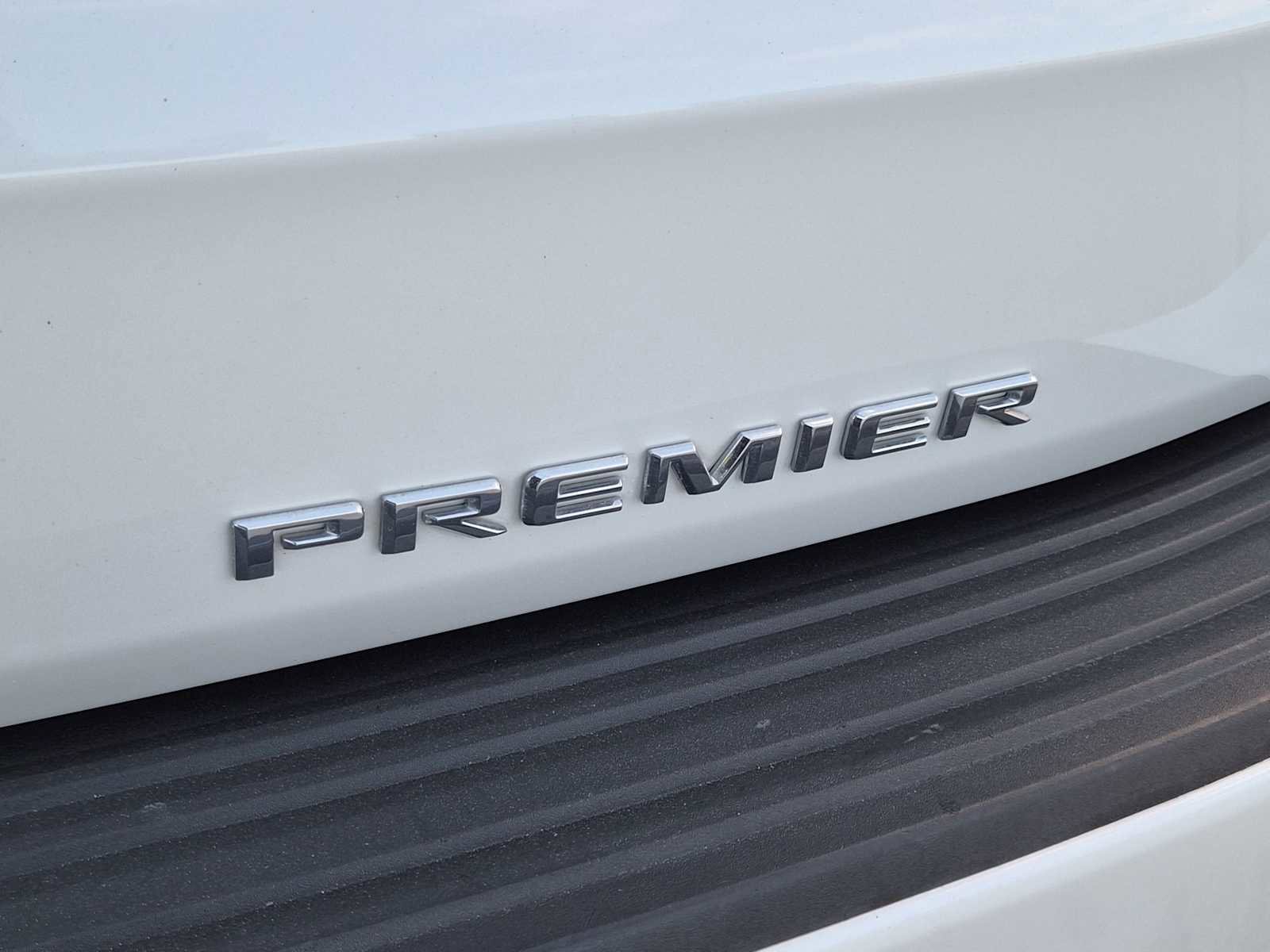 Used 2021 Chevrolet Suburban Premier image 11
