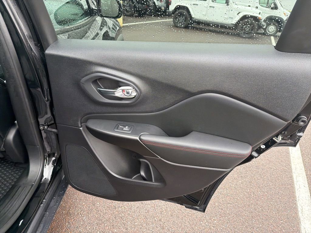 Certified 2022 Jeep Cherokee Trailhawk w/ Trailer Tow Group image 9