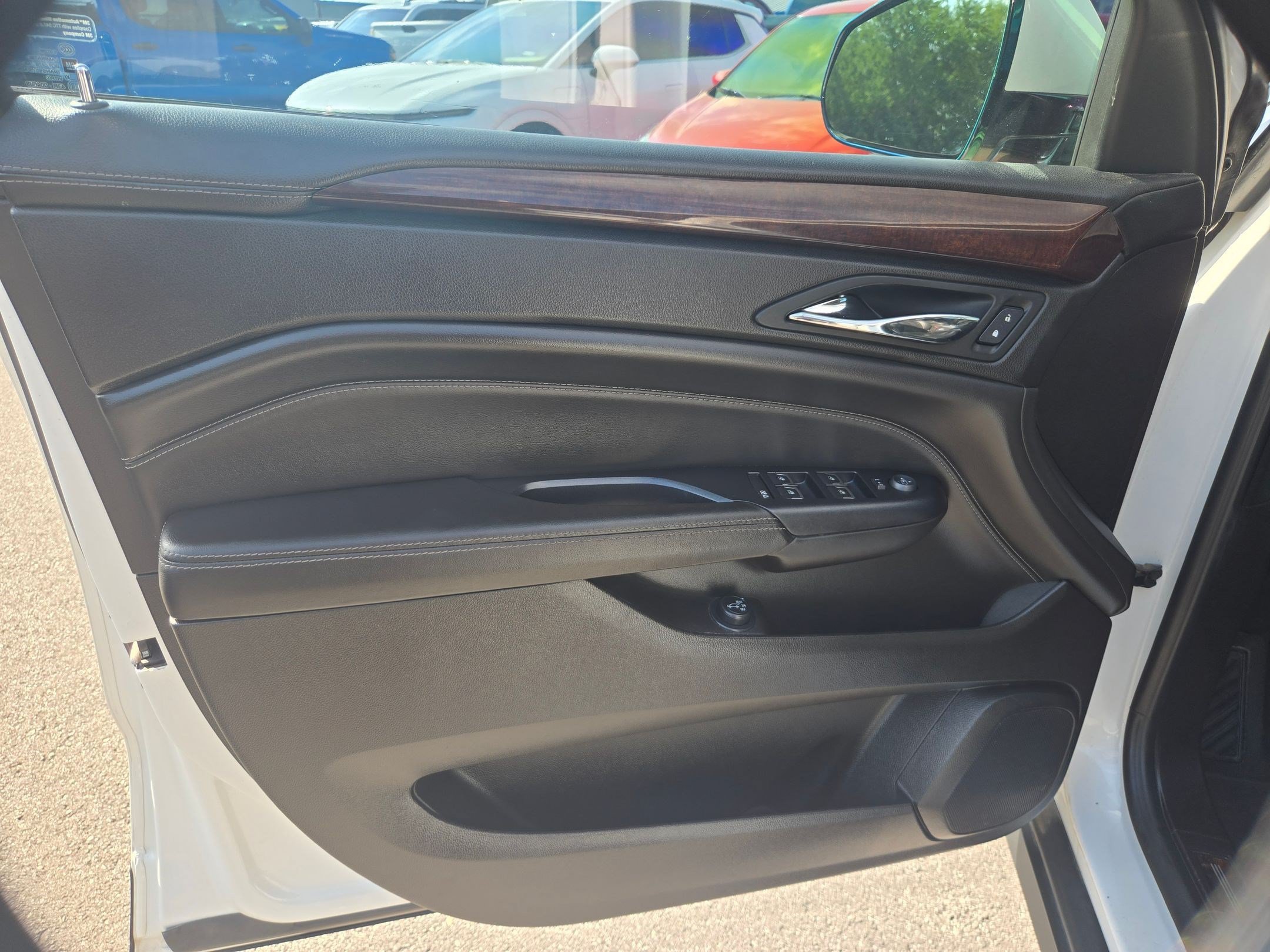 Used 2015 Cadillac SRX Luxury w/ Driver Awareness Package FWD image 12