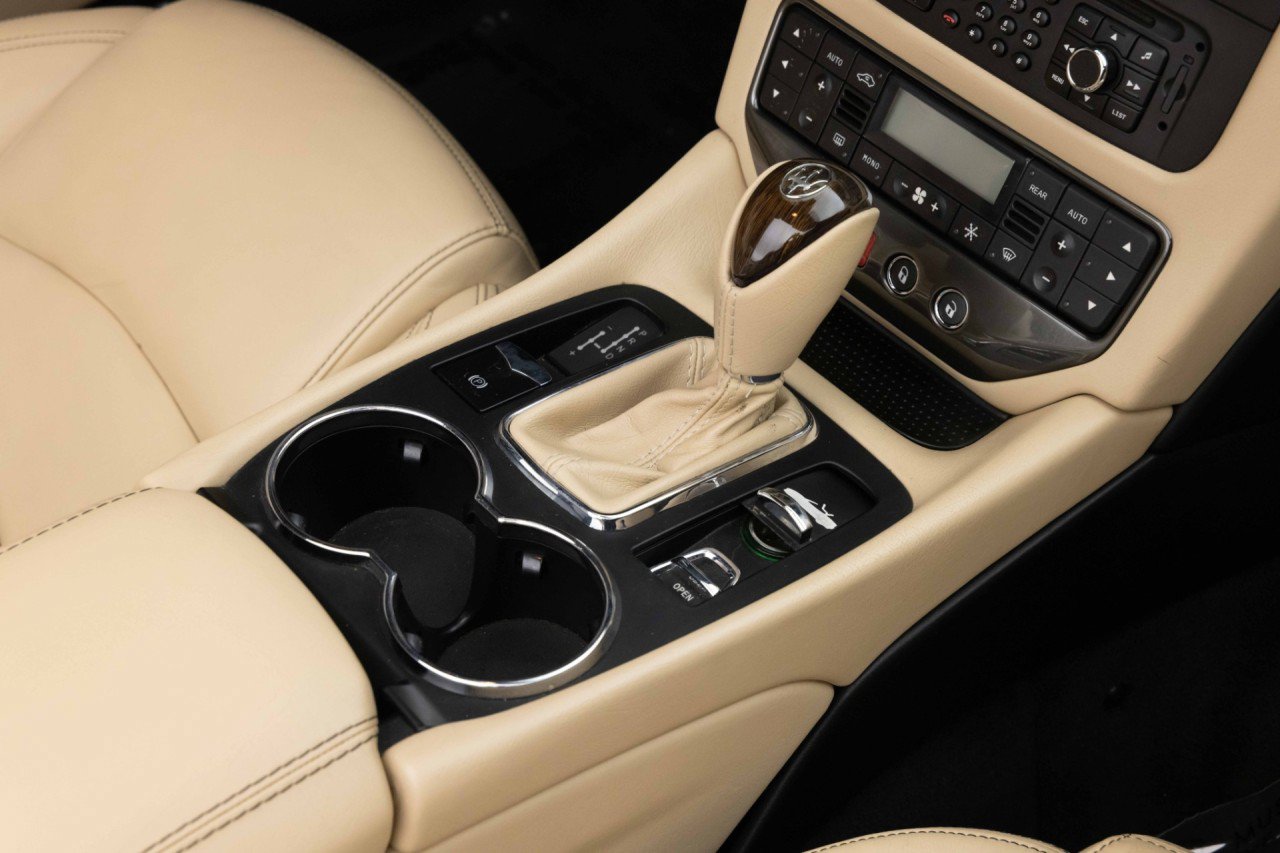 Used 2015 Maserati GranTurismo Convertible RWD image 16