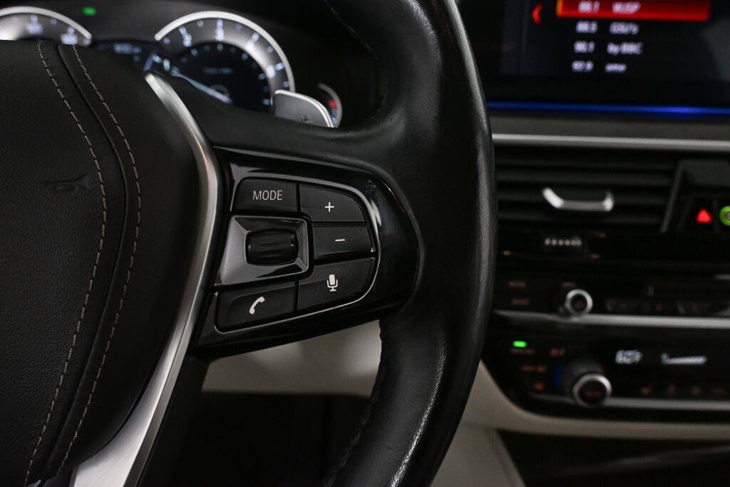Used 2019 BMW 530i w/ Luxury Package RWD image 11
