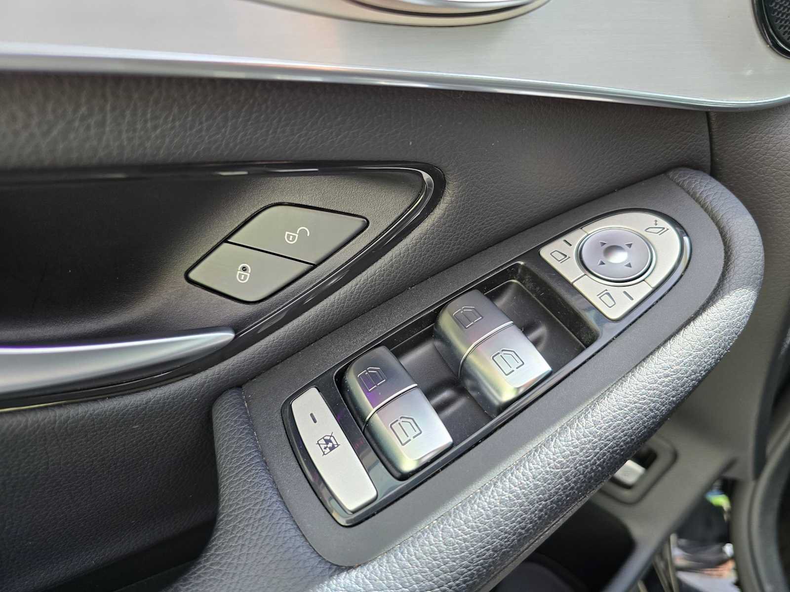 Used 2021 Mercedes-Benz GLC 300 4MATIC image 29