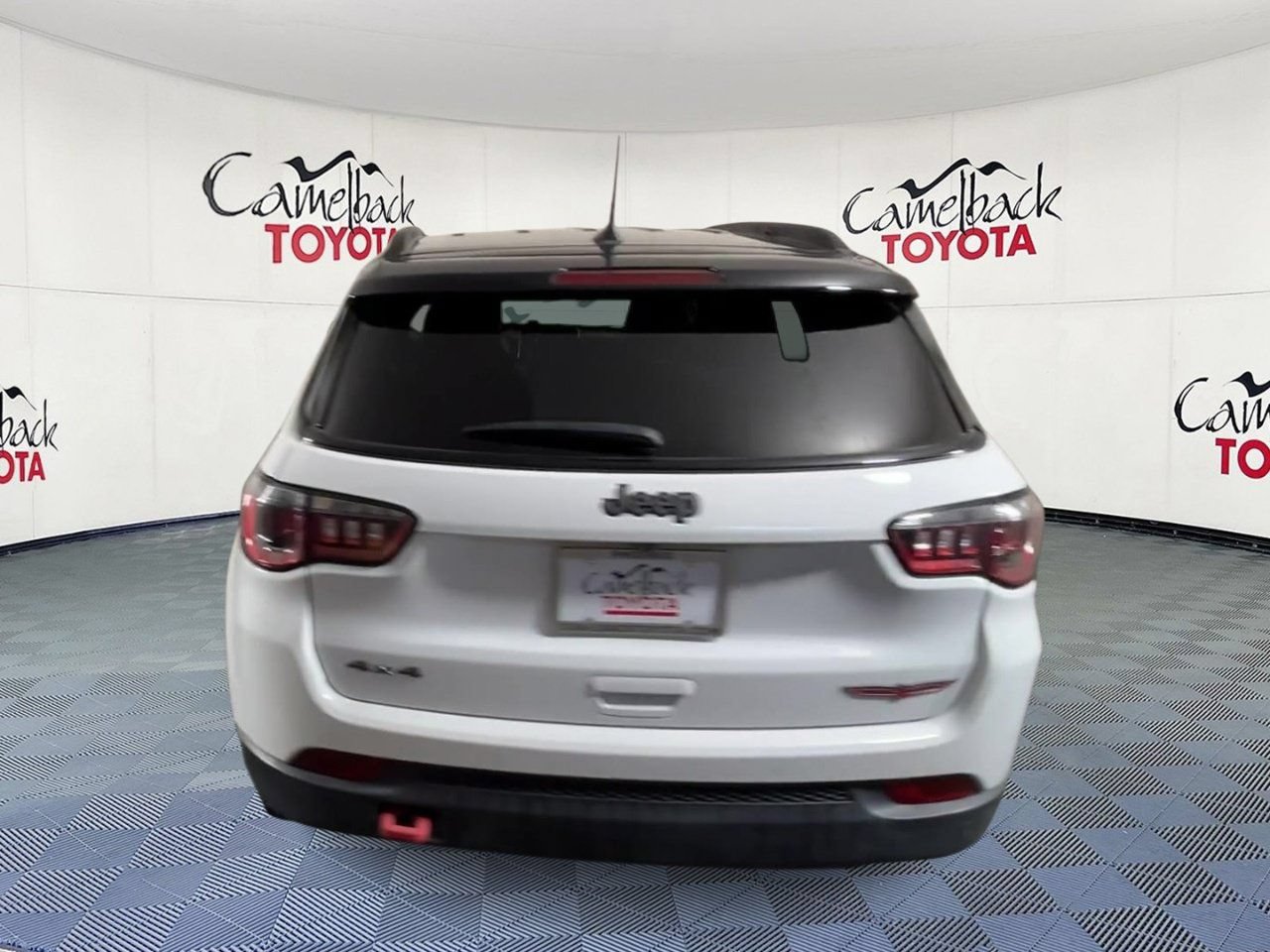 Used 2024 Jeep Compass Trailhawk AWD/4WD image 9