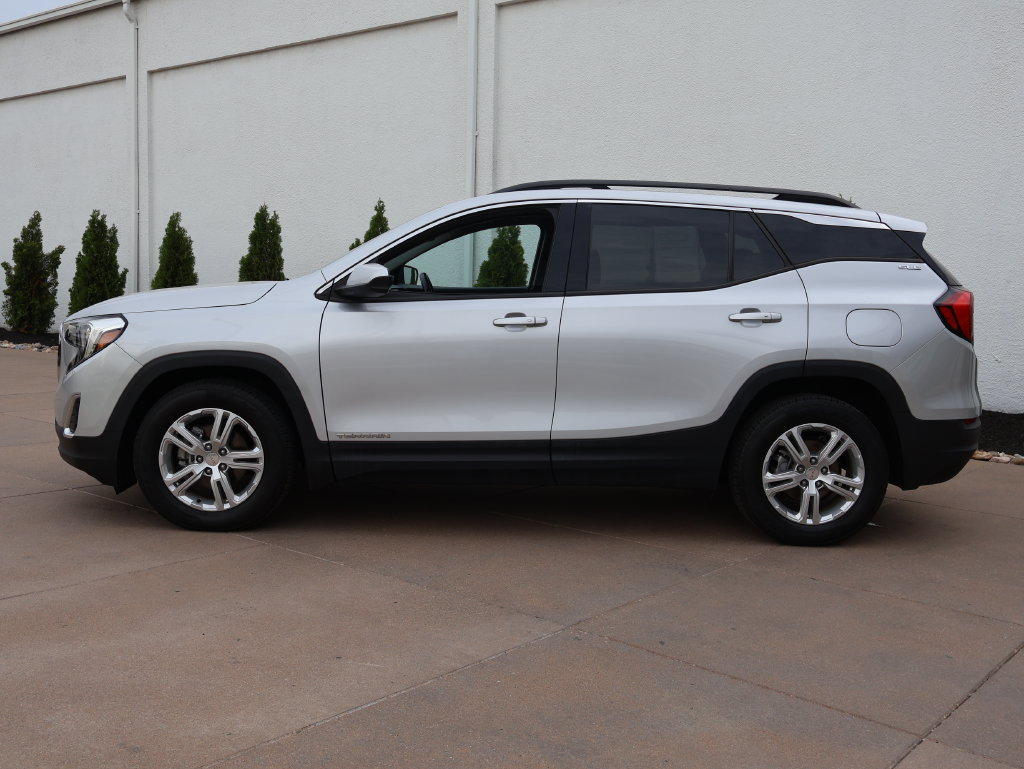 Used 2018 GMC Terrain SLE w/ Driver Convenience Package FWD image 3