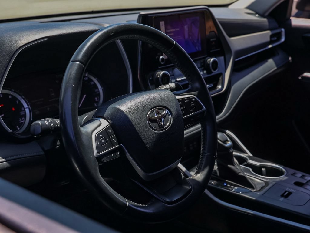 Used 2023 Toyota Highlander XLE FWD image 14