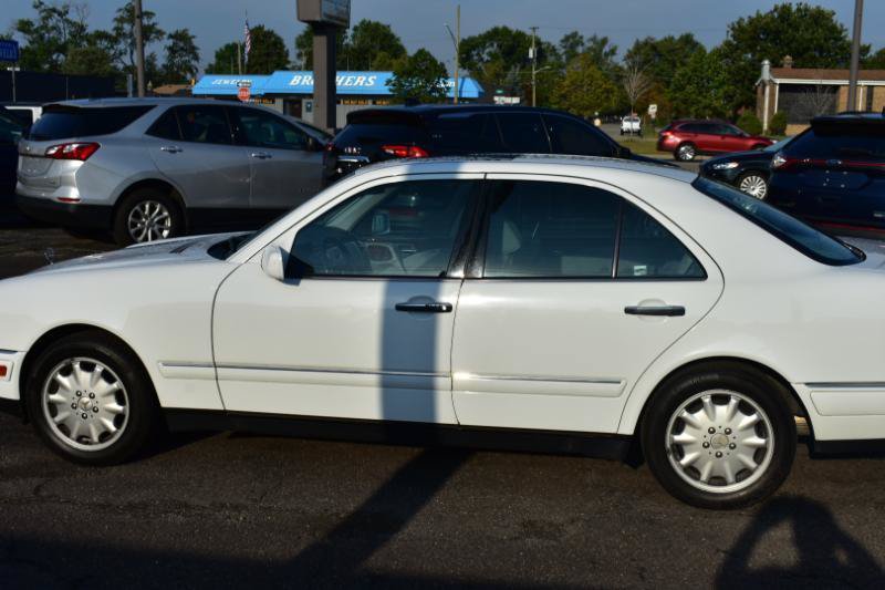 Used 1999 Mercedes-Benz E 320 Sedan image 18