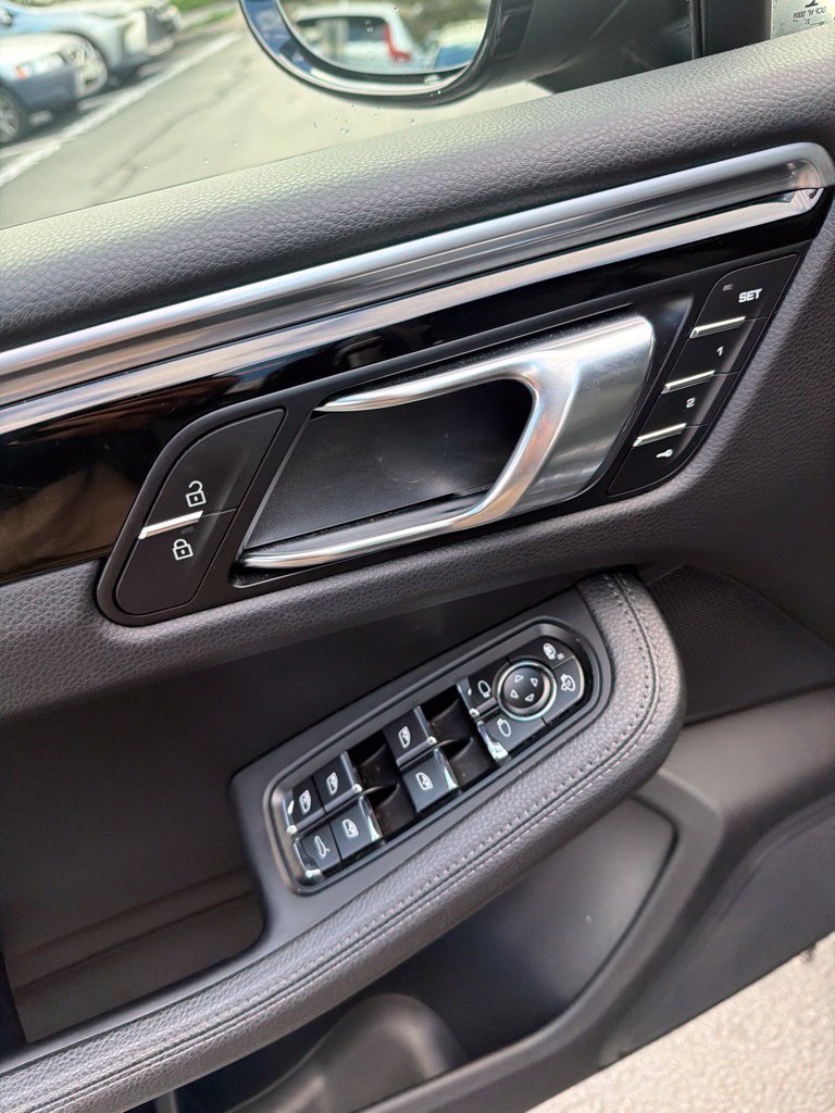 Used 2021 Porsche Macan S AWD/4WD image 10