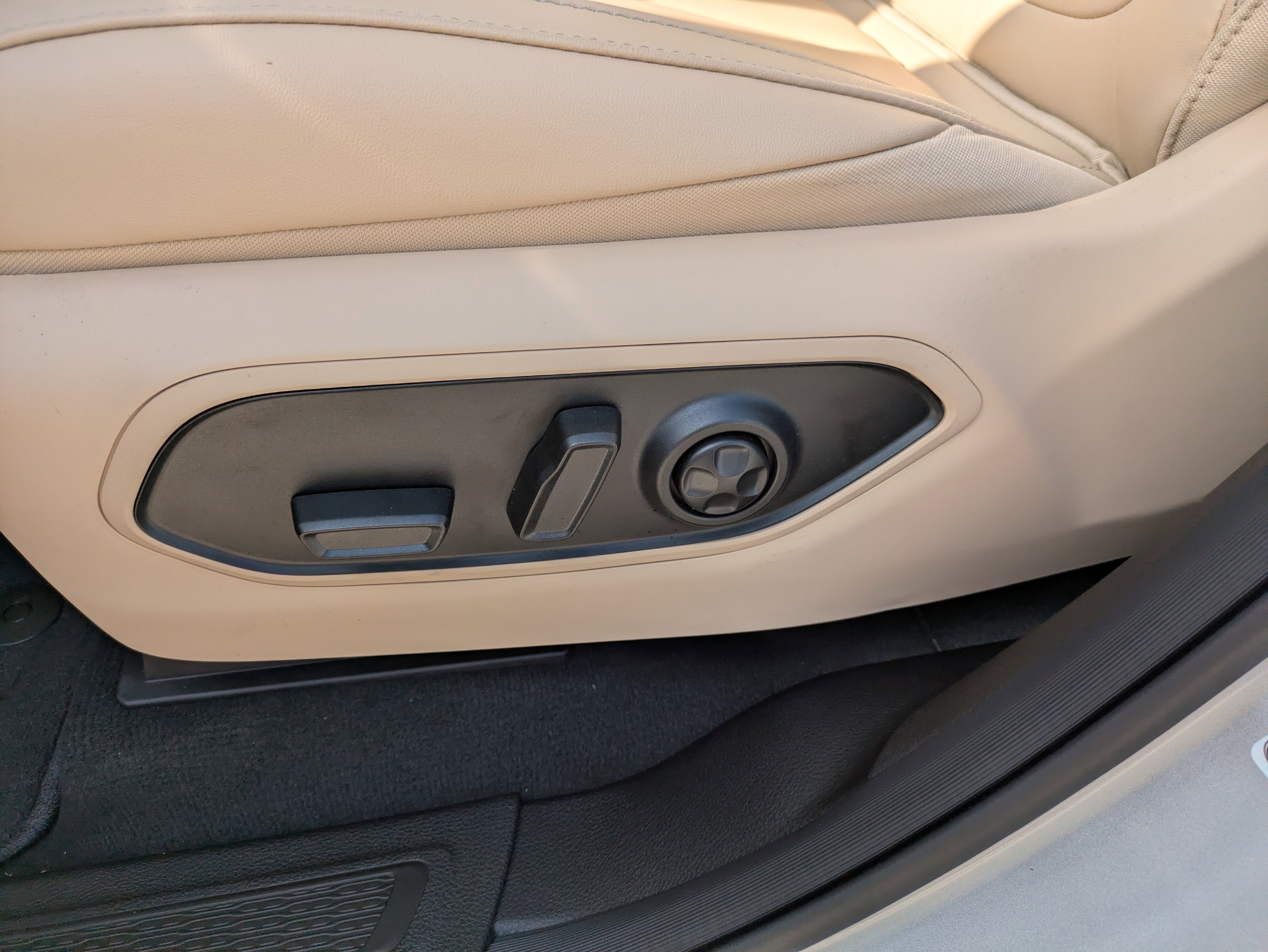 New 2025 Jeep Grand Cherokee L Limited w/ Trailer Tow Package image 8