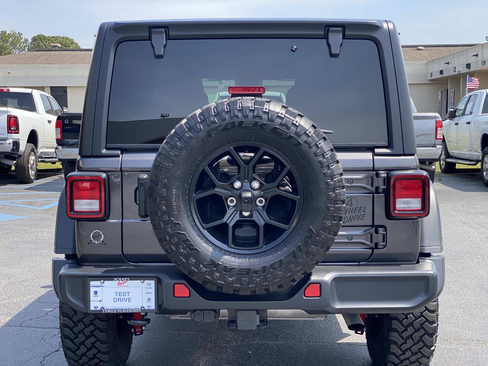 Used 2025 Jeep Wrangler Willys AWD/4WD image 4