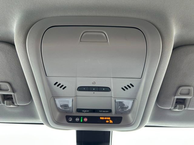 Used 2023 GMC Terrain SLT image 28