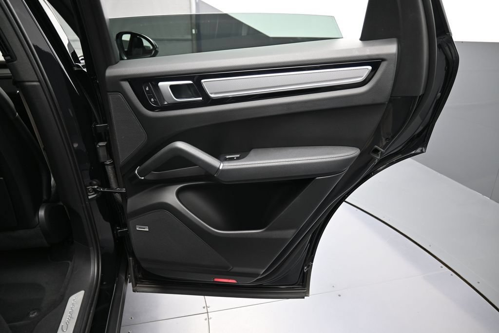 Certified 2022 Porsche Cayenne Platinum Edition AWD/4WD image 26