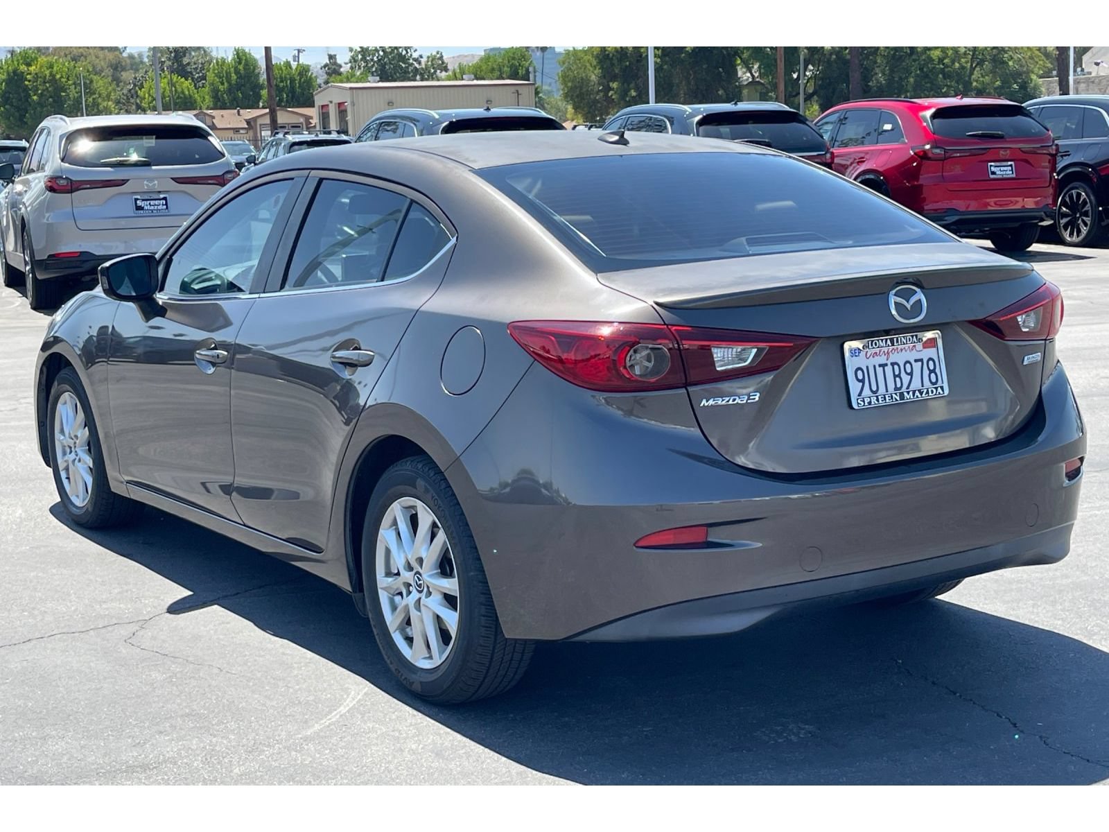 Used 2016 MAZDA MAZDA3 i Touring w/ Popular Equipment Package FWD image 4