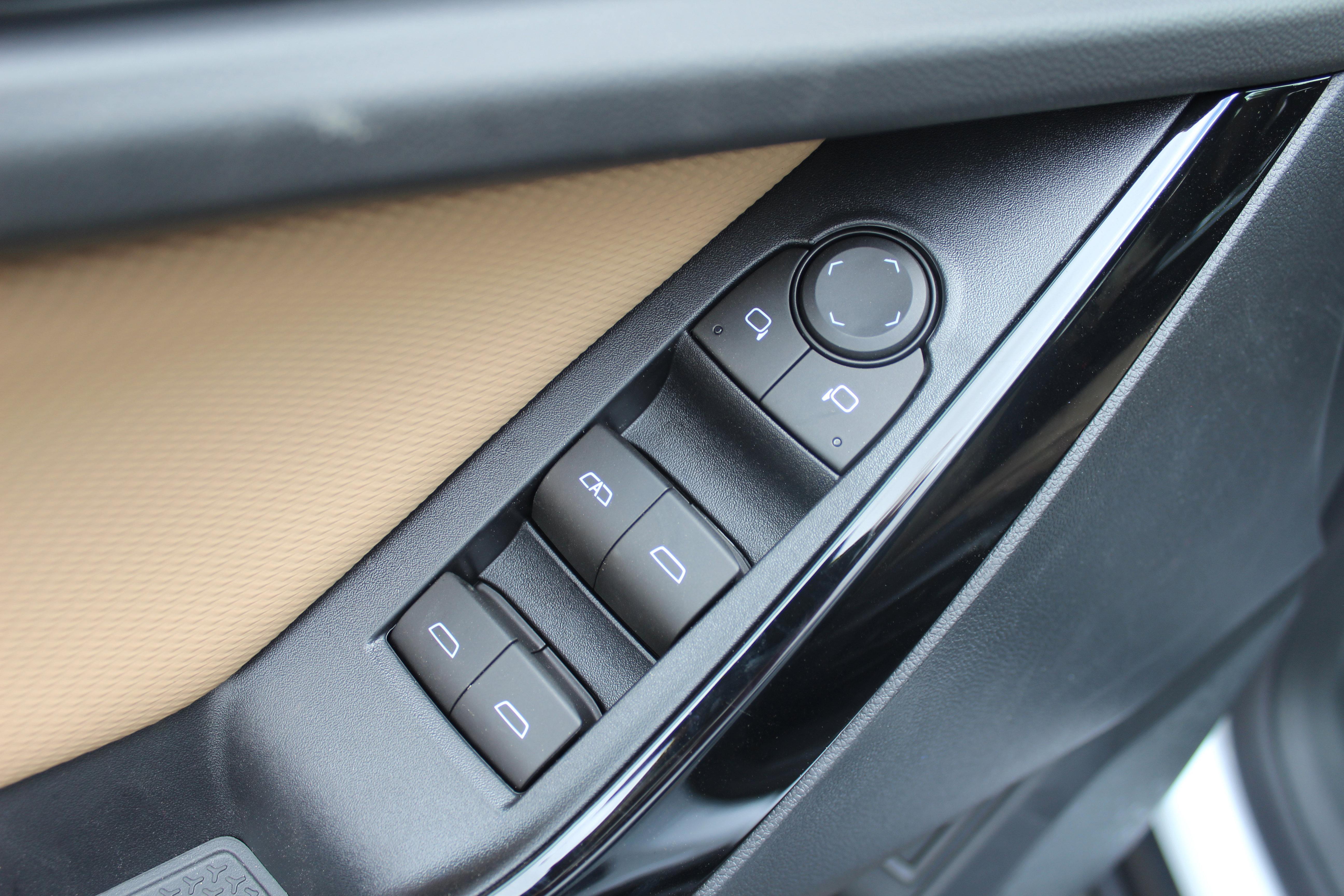 New 2026 Chevrolet Equinox ACTIV w/ LPO, Floor Liner Package image 27