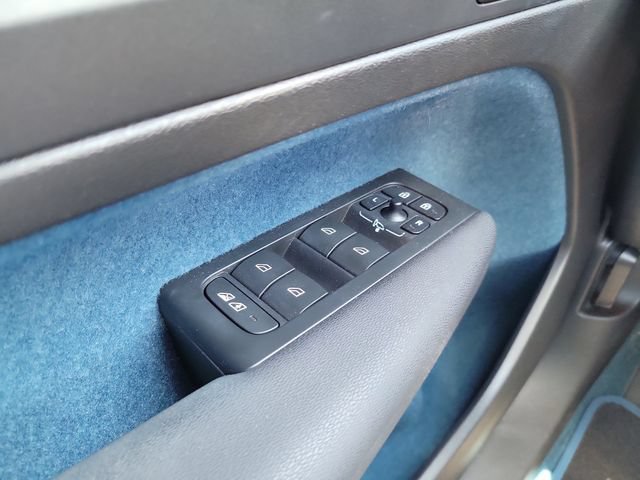 Used 2023 Volvo XC40 Recharge Ultimate AWD/4WD image 25
