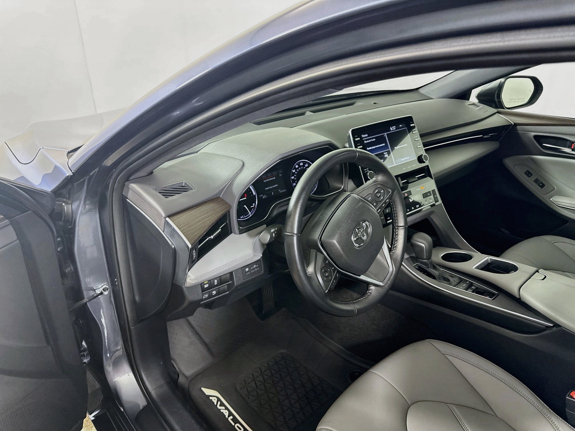 Certified 2019 Toyota Avalon XLE w/ Moonroof Package FWD image 9