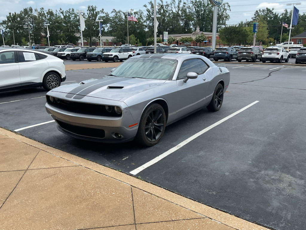 Used 2016 Dodge Challenger SXT w/ Blacktop Package RWD image 3