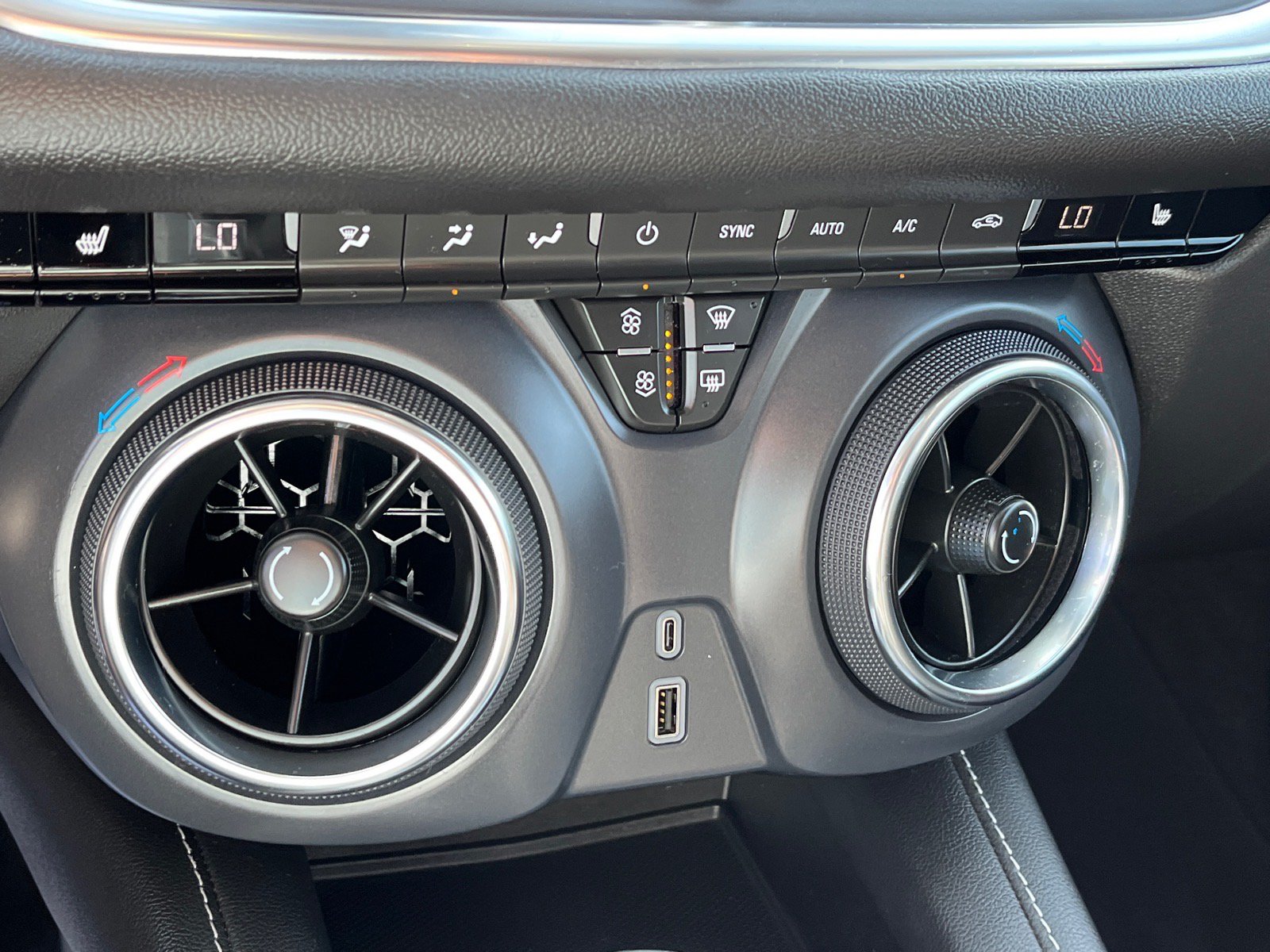 Used 2025 Chevrolet Blazer LT AWD/4WD image 13