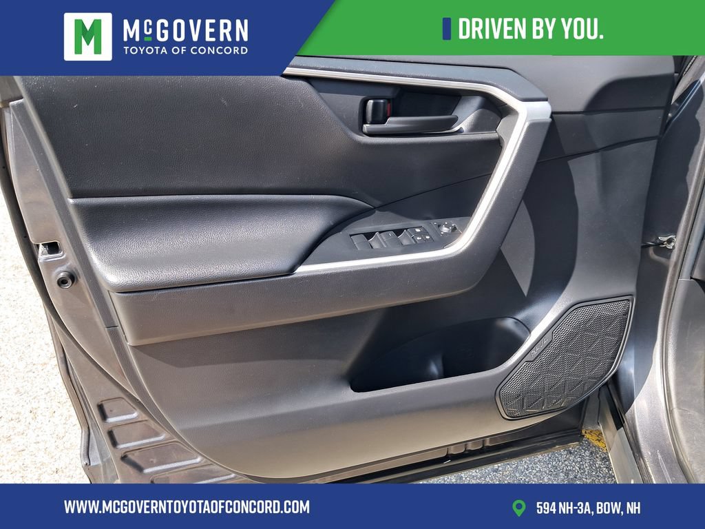 Used 2021 Toyota RAV4 LE AWD/4WD image 11