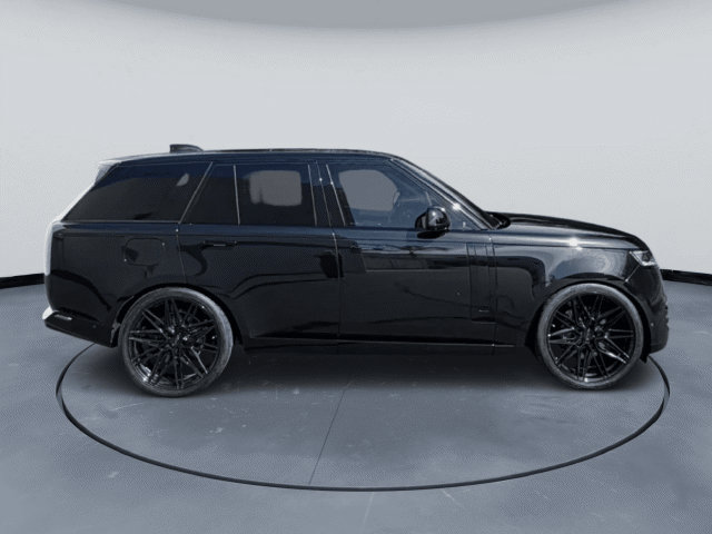 Used 2025 Land Rover Range Rover SE AWD/4WD image 4
