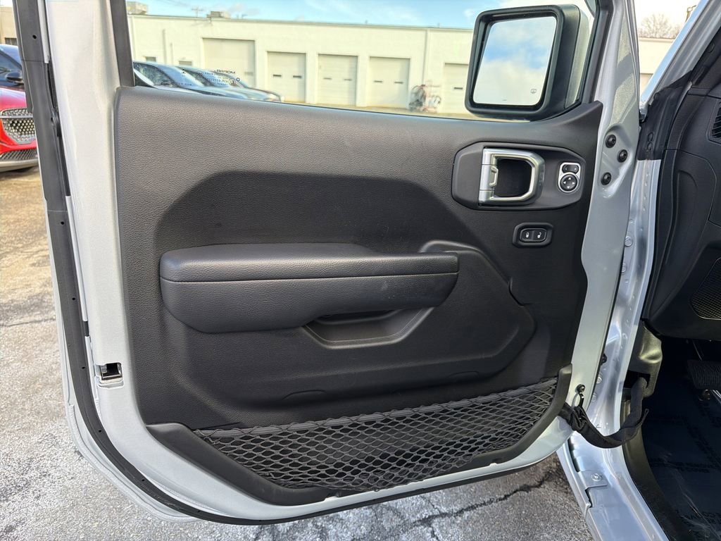 Used 2024 Jeep Wrangler Unlimited AWD/4WD image 11