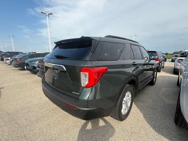 Used 2023 Ford Explorer XLT AWD/4WD image 2
