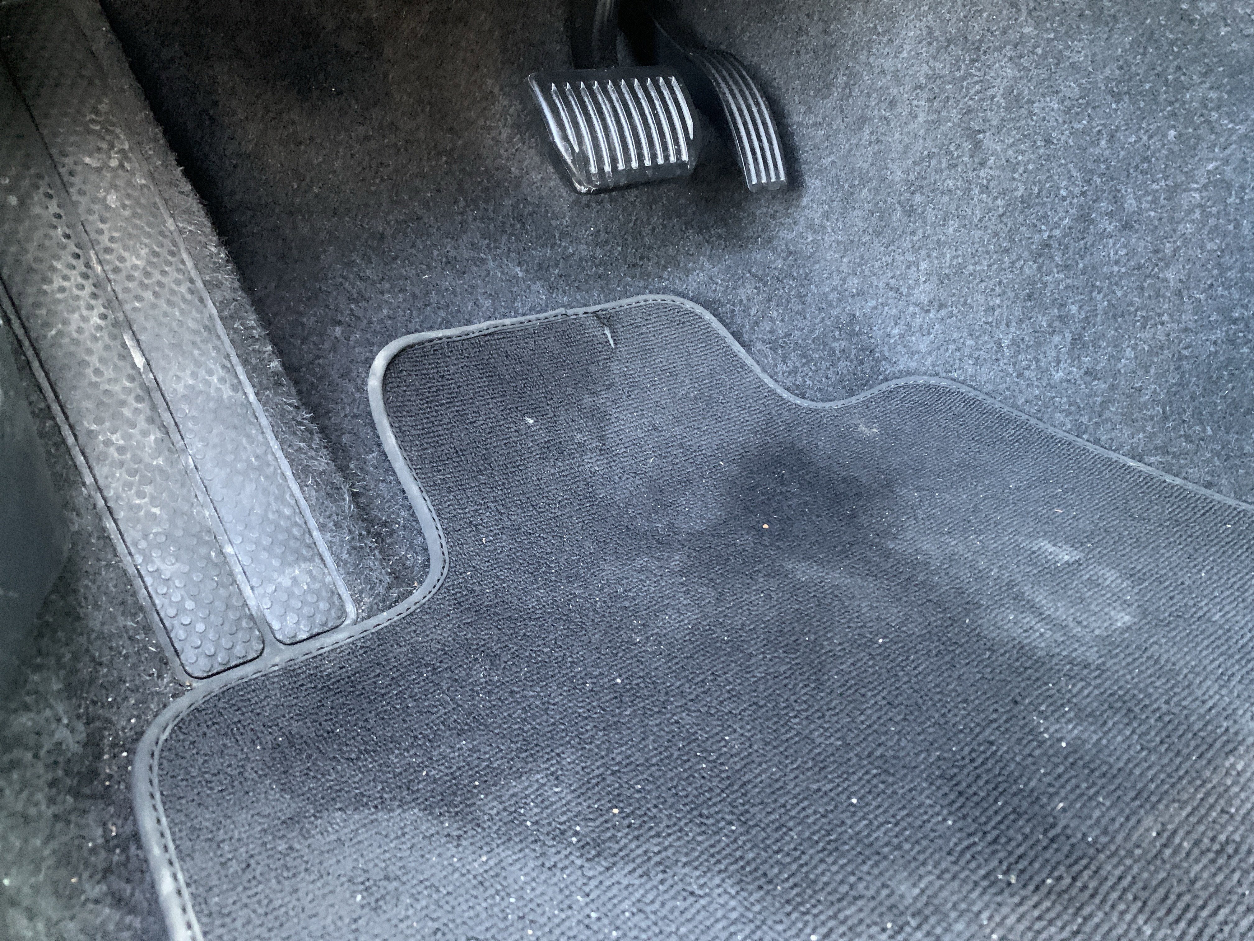 Used 2025 Volvo XC40 B5 Plus image 17