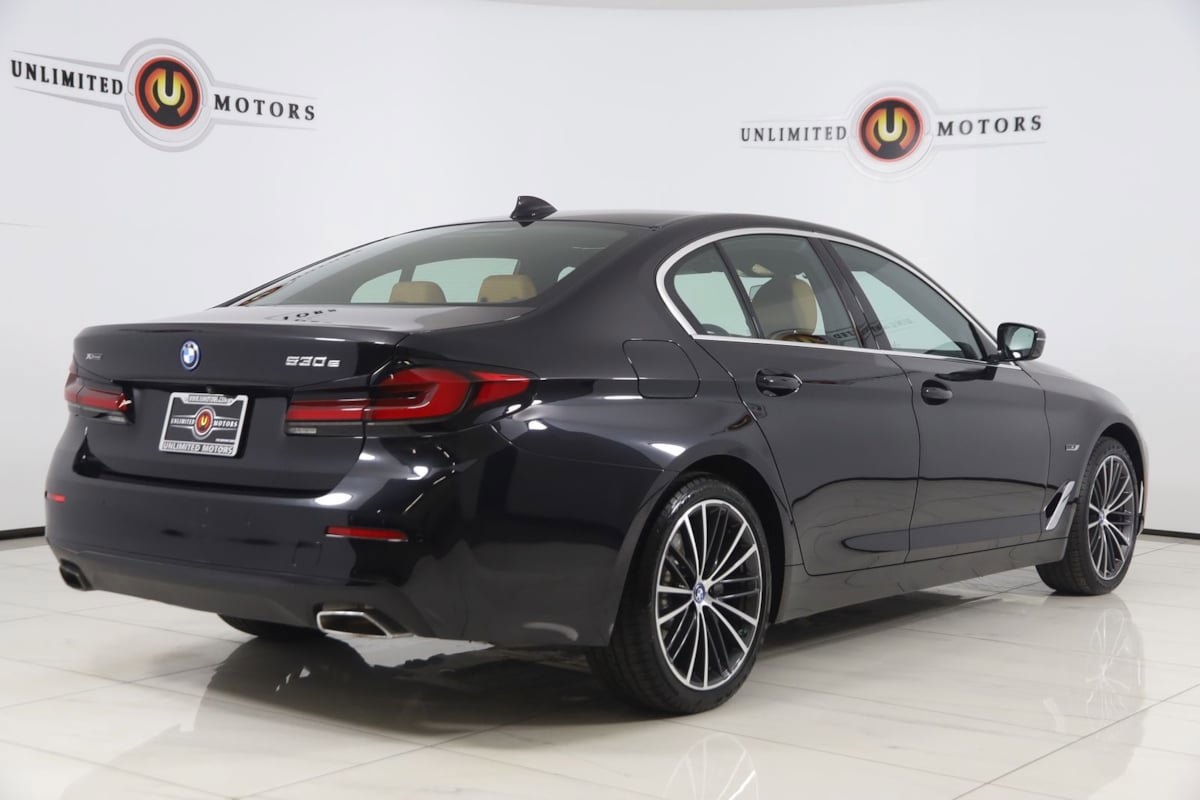Used 2023 BMW 530e xDrive w/ Premium Package AWD/4WD image 3