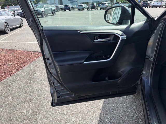 Used 2025 Toyota RAV4 XLE FWD image 11