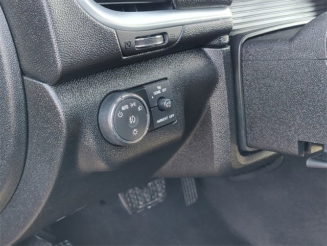 Used 2017 Chevrolet Traverse LT w/ Style and Technology Package image 13