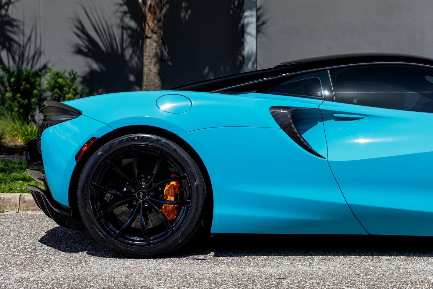 Used 2023 McLaren Artura RWD image 10