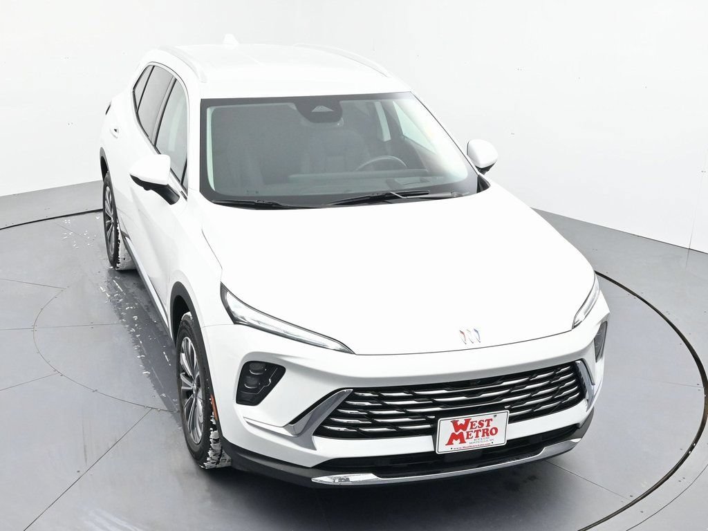 Used 2025 Buick Envision Preferred AWD/4WD image 3