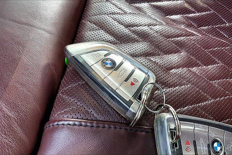 Used 2021 BMW 750i xDrive w/ Executive Package AWD/4WD image 8
