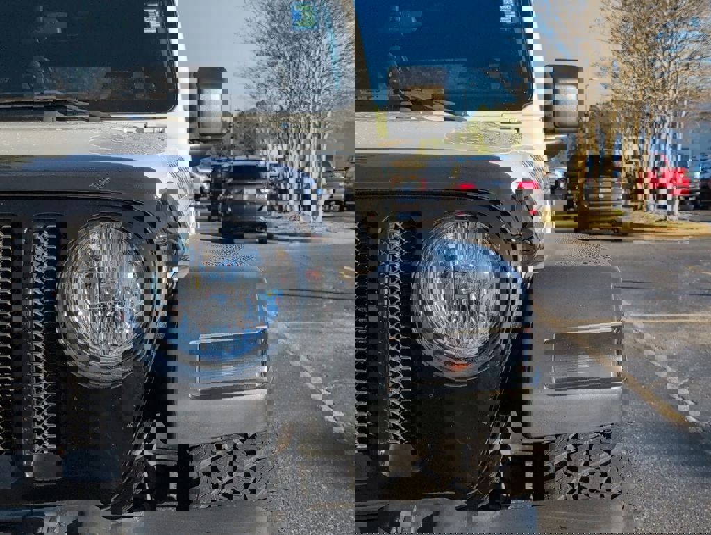 Used 2022 Jeep Wrangler Sport image 11